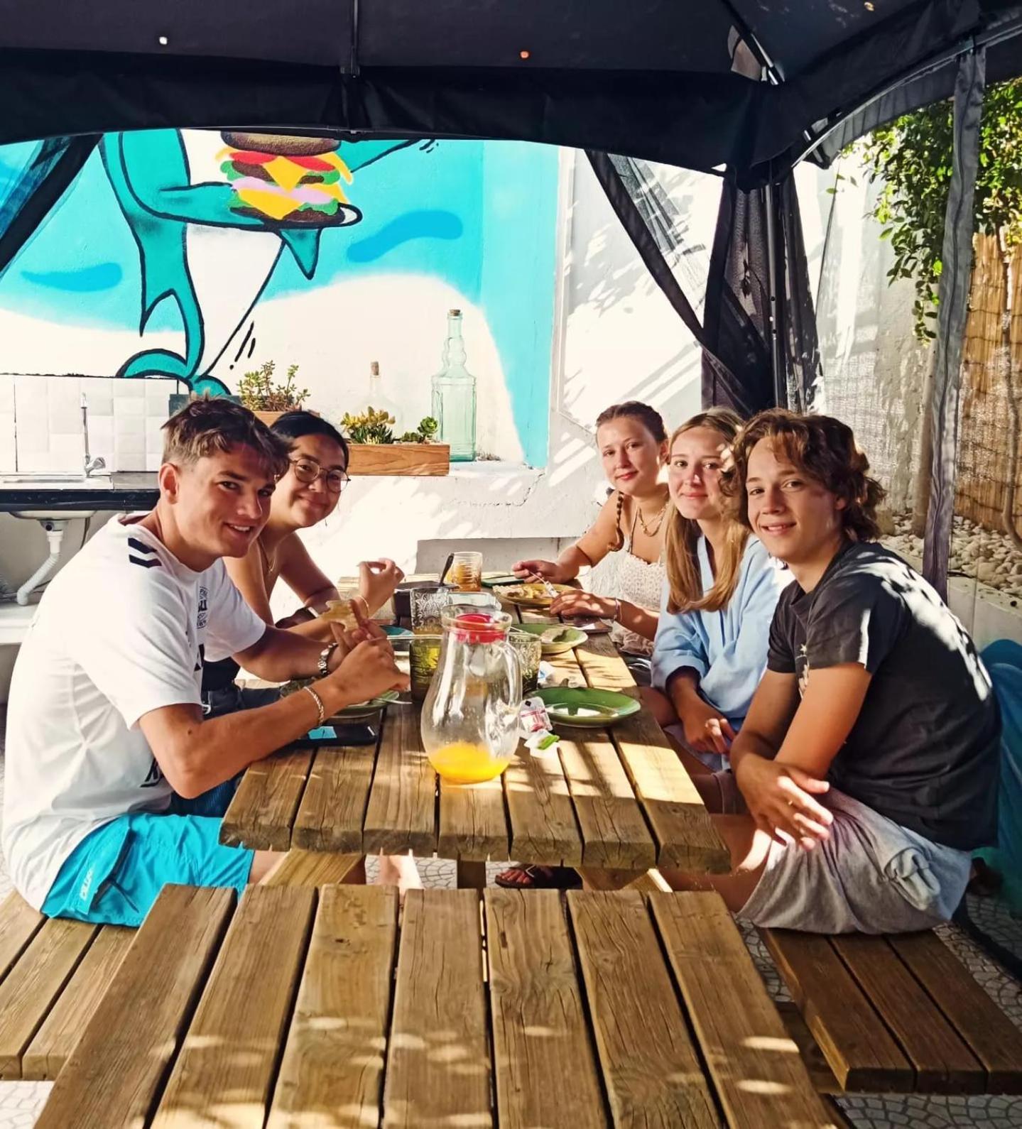 Lisbon Soul Surf Camp Vandrarhem Cascais Exteriör bild